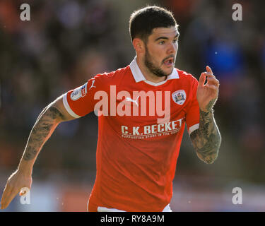 9 mars 2019, Oakwell, Barnsley, Angleterre ; Sky Bet la League One, Barnsley vs Accrington Stanley ; Alex Mowatt (27) de Barnsley Crédit : John Hobson/News Images images Ligue de football anglais sont soumis à licence DataCo Banque D'Images