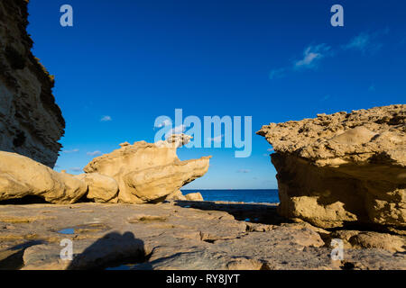 La piscine plage et lagon de l'île de Malte. Beau paysage dans le sud de l'Europe. Banque D'Images