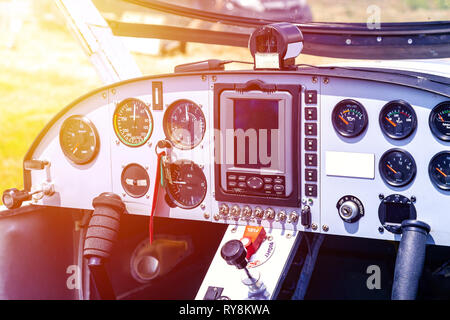 Cockpit de petit avion. Détail du poste de pilotage. Cockpit d'un petit aéronef Banque D'Images