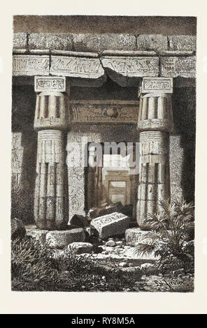 Avant-cour et l'ENTRÉE DE LA MAISON DE SETI (TEMPLE DE KURNAH). L'Égypte, gravure 1879 Banque D'Images