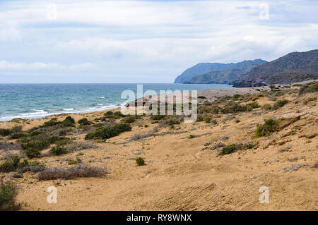 Dunes en bord de mer, dans le parc naturel Calblanque en Espagne Banque D'Images