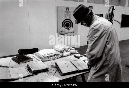 L'artiste allemand Joseph Beuys, à l'Exhibition de ses étudiants, Francfort, Allemagne Banque D'Images