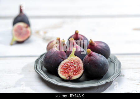 Fruits frais mûrs figues bio prêt à manger close up Banque D'Images