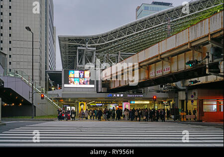 OSAKA, JAPON - 26 FEB 2019- Vue de la gare d'Osaka, une gare en Yodogawa-ku, Osaka, Japon. Banque D'Images