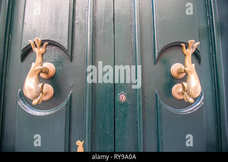 Vieilles portes dans la rue de Mdina Banque D'Images