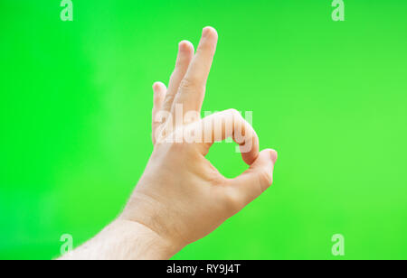 Main montre homme ok geste. Le Chroma key. Place pour votre publicité. Banque D'Images