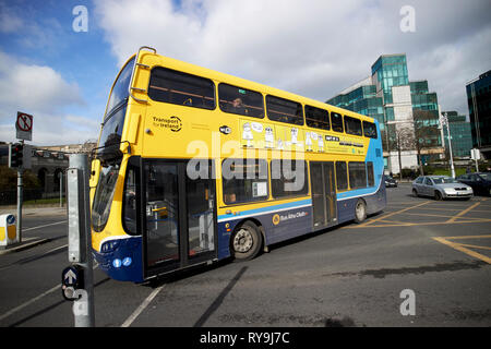 Wrightbus dublinbus double deck bus volvo eclipse gemini tournant à Custom House Quay Dublin République d'Irlande Europe