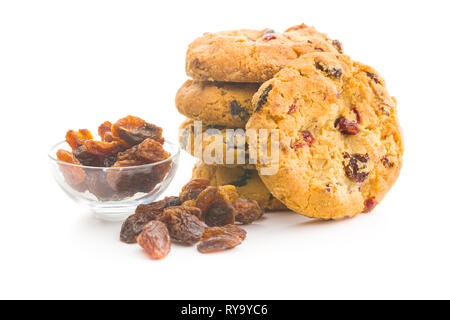 Sweet cookies aux raisins isolé sur fond blanc. Banque D'Images