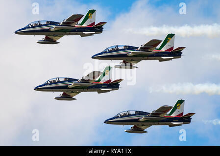 Les Frecce Tricolori est l'équipe de démonstration de voltige de l'Aeronautica Militare italienne, armée de l'air italienne. Banque D'Images