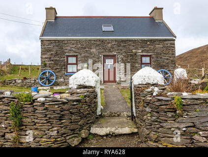 Dursey Island, Cork, Irlande. 26 Février, 2016. Le bureau de scrutin pour l'élection générale de l'Irlande a lieu dans la maison de Torres Ger Banque D'Images