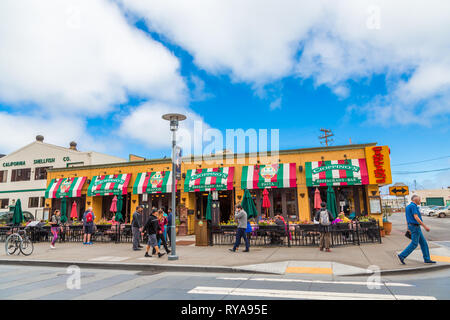 SAN FRANCISCO, CALIFORNIE - 14 mai 2016 : San Francisco est la 13ème ville la plus peuplée des États-Unis et est connu pour ses étés frais, brouillard, roulant hi Banque D'Images