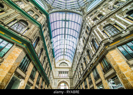 NAPLES, ITALIE - Novembre 2018 : galerie Umberto I dans la ville de Naples, Italie Banque D'Images