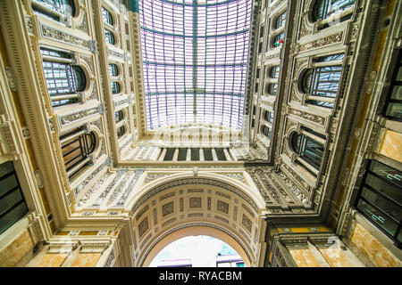 NAPLES, ITALIE - Novembre 2018 : galerie Umberto I dans la ville de Naples, Italie Banque D'Images