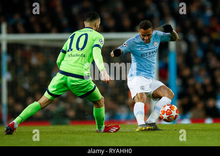 Manchester, UK. Mar 12, 2019. Danilo de Manchester City lors de la Ligue des Champions Tour de 16 deuxième match de jambe entre Manchester City et Schalke 04 à l'Etihad Stadium le 12 mars 2019 à Manchester, en Angleterre. (Photo de Daniel Chesterton/phcimages.com) : PHC Crédit Images/Alamy Live News Banque D'Images