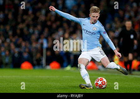 Manchester, Belgica. Mar 12, 2019. Zinchenko pendant le match entre Manchester City et Schalke 04 s'est tenue au stade Etihad à Manchester, Ma. Le match est le deuxième tour de qualification de l'UEFA Champions League 2018/19 ronde de 16. Crédit : Marco Galvão/FotoArena/Alamy Live News Banque D'Images