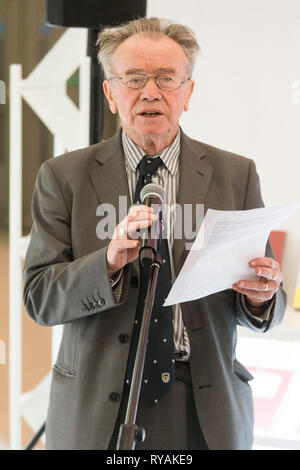 (190313) -- Londres, 13 mars 2019 (Xinhua) -- le sociologue britannique Martin Albrow prononce un discours à 'La Chine aux yeux des Britanniques', un livre spécial lancement événement organisé par China International Publishing Group, pour marquer le 70e anniversaire de la fondation de la République populaire de Chine et le 65e anniversaire de la création de la China-Britain relations diplomatiques au niveau de chargé d'affaires, à Londres le 12 mars 2019. Le lancement et cérémonie de don de livres sur le thème de la Chine nouvelle par auteurs britanniques ont assisté mardi à la Foire du livre de Londres. (Xinhua/Ray Tang) Banque D'Images