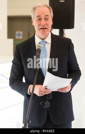 (190313) -- Londres, 13 mars 2019 (Xinhua) -- La ministre d'État au ministère du Développement international du Seigneur Michael Bates prononce un discours à 'La Chine aux yeux des Britanniques', un livre spécial lancement événement organisé par China International Publishing Group, pour marquer le 70e anniversaire de la fondation de la République populaire de Chine et le 65e anniversaire de la création de la China-Britain relations diplomatiques au niveau de chargé d'affaires, à Londres le 12 mars 2019. Le lancement et cérémonie de don de livres sur le thème de la Chine nouvelle par auteurs britanniques ont assisté le Mar Banque D'Images