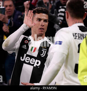 Turin. 12Th Mar, 2018. La Juventus Cristiano Ronaldo célèbre après avoir marqué au cours de l'UEFA Champions League round 16 match retour correspondance entre la Juventus et l'Atletico Madrid à Turin, Italie, Mar.12, 2018. La Juventus a gagné 3-0. Credit : Alberto Lingria/Xinhua/Alamy Live News Banque D'Images