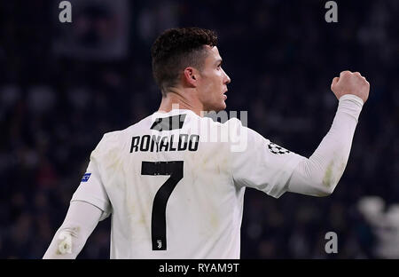 Turin. 12Th Mar, 2018. La Juventus Cristiano Ronaldo célèbre après avoir marqué au cours de l'UEFA Champions League round 16 match retour correspondance entre la Juventus et l'Atletico Madrid à Turin, Italie, Mar.12, 2018. La Juventus a gagné 3-0. Credit : Alberto Lingria/Xinhua/Alamy Live News Banque D'Images