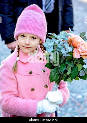 La princesse Estelle de Suède à la cour intérieure du Palais Royal de Stockholm, le 12 mars 2019, pour célébrer le nom de Victoria Day Photo : Albert Nieboer / Pays-Bas / Point de vue OUT | Banque D'Images