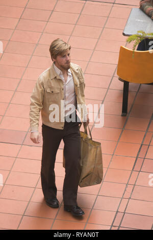 Adélaïde, Australie. Mar 13, 2019. L'acteur australien Daniel Webber sur le plateau de tournage de 'Escape from Pretoria filmé à Adélaïde. Le film est basé sur un livre écrit par Tim Jenkin et est défini au cours de l'époque de l'Apartheid à Capetown, Afrique du Sud sur deux sud-africains blancs, Tim Jenkin et Stephen Lee, qui ont été incarcérés en 1978 pour la production et la diffusion de messages anti-apartheid : Crédit amer ghazzal/Alamy Live News Banque D'Images