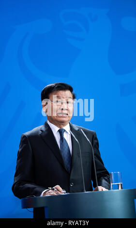 Berlin, Allemagne. Mar 13, 2019. Thongloun Sisoulith, Premier Ministre de la République populaire du Laos, a pris la parole lors d'une conférence de presse avec la Chancelière Merkel après sa rencontre à la Chancellerie fédérale. Crédit : Bernd von Jutrczenka/dpa/Alamy Live News Banque D'Images