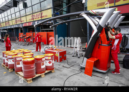 Melbourne, Australie. Mar 13, 2019. Sport Automobile : Championnat du Monde de Formule 1 de la FIA 2019, Grand Prix d'Australie, F1 Pit Lane Credit : dpa/Alamy Live News Banque D'Images