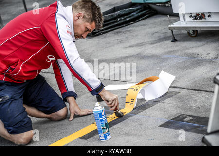 Melbourne, Australie. Mar 13, 2019. Sport Automobile : Championnat du Monde de Formule 1 de la FIA 2019, Grand Prix d'Australie, F1 Pit Lane Credit : dpa/Alamy Live News Banque D'Images