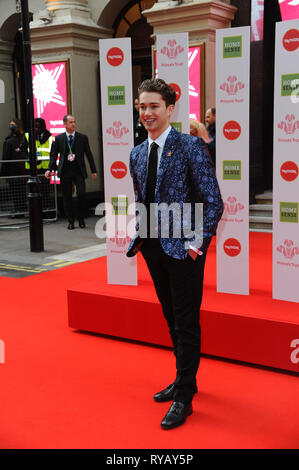 Londres, Royaume-Uni. Mar 13, 2019. AJ Pritchard vu en arrivant sur le tapis rouge lors de la Le Prince's Trust et TKMaxx & Homesense Awards au Palladium, Argyll Street à Londres. Credit : Terry Scott/SOPA Images/ZUMA/Alamy Fil Live News Banque D'Images