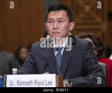 Washington, District de Columbia, Etats-Unis. Mar 13, 2019. Kenneth Lee Kiyul témoigne devant le comité du Sénat des États-Unis sur l'appareil judiciaire sur sa nomination pour être juge de Circuit des États-Unis pour le Neuvième Circuit sur la colline du Capitole à Washington, DC le Mercredi, Mars 13, 2019 Credit : Ron Sachs/CNP/ZUMA/Alamy Fil Live News Banque D'Images