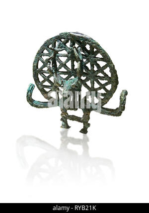 L'Âge de Bronze standard connu sous le nom de cérémonie Hatti 'Soleil' de disques possible de l'âge du Bronze Royal tombe (2500 avant J.-C. - 2200 av. J.-C.)- Alacahoyuk - Musée d'Anatolian Banque D'Images