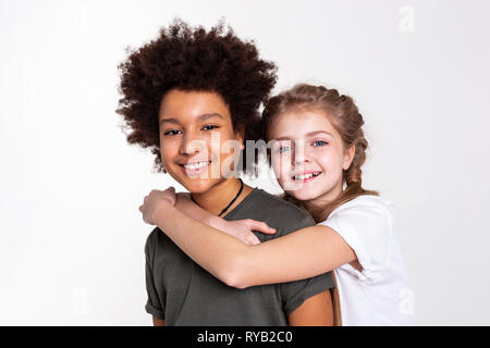 Se contenta de beaux enfants passer du temps ensemble dans le studio Banque D'Images