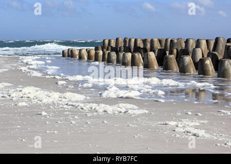 Les tétrapodes de béton protéger les dunes sur l'île de Sylt de la mer du Nord Banque D'Images