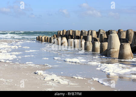 Les tétrapodes de béton protéger les dunes sur l'île de Sylt de la mer du Nord Banque D'Images