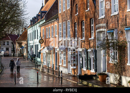 Le port de pêche de Greetsiel, Ostfriesland, Basse-Saxe, Allemagne Banque D'Images