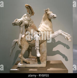 Amazone blessée à cheval. Sculpture de marbre (2e siècle) à partir d'un original grec du iie siècle av. Naples. L'Italie. Banque D'Images