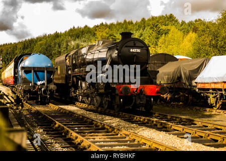 5 4-6-0 Classe Stanier no 44776 à Levisham gare sur le chemin de fer à vapeur de North Yorkshire Moors Banque D'Images