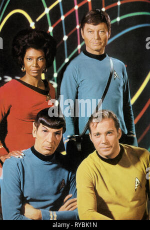 NICHELLE NICHOLS, DEFOREST KELLEY, Leonard Nimoy, William SHATNER, STAR TREK, 1966 Banque D'Images