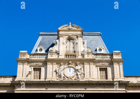 Façade de l'immeuble appelé prefecture de l'herault dans le centre ville de Montpellier en France Banque D'Images