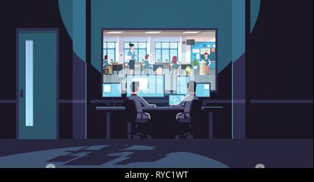 Deux hommes à la recherche de moniteurs à assis derrière la fenêtre en verre avec des élèves de l'enseignant en classe en train de faire à l'école de l'intérieur sécurité surveillance bureau sombre Illustration de Vecteur