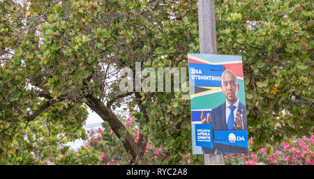 Cape Town, Afrique du Sud - élections nationales 2019 affiches sont affichées sur tous les lampadaires sur la ville de droit avec l'espace de copie au format paysage Banque D'Images