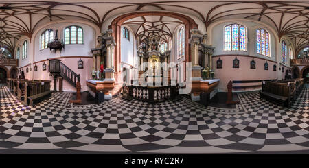 Vue panoramique à 360° de VILNIUS, LITUANIE - Septembre 2018 : panorama sphérique transparente complète par 360 180 degrés voir l'intérieur de l'église catholique de style gothique de saint anna en