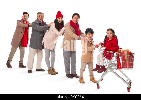 Happy Family shopping dans la nouvelle année Banque D'Images