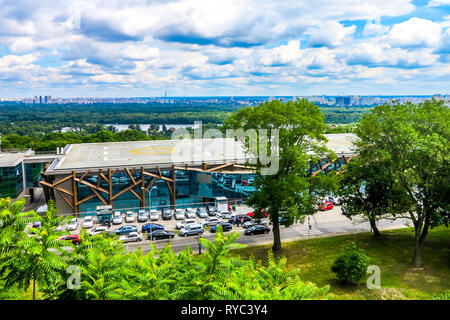 Kiev Mariyinsky Park Congress and Exhibition Centre Immeuble avec Parking Port d'atterrissage sur le toit pour les hélicoptères Banque D'Images