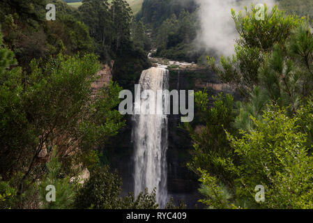 Karkloof de cascade dans les Midlands du Natal, Afrique du Sud. Banque D'Images