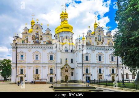 Grande Laure de Pechersk de Kiev Ouspenski Sobor complexe Cathédrale Vue frontale Banque D'Images