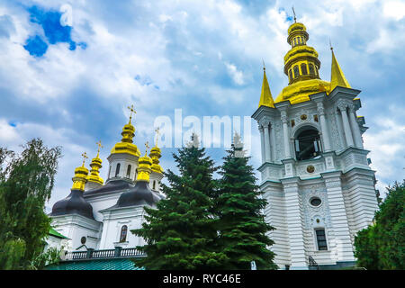 Grande Laure de Pechersk de Kiev Nativité complexes de Notre Dame Church et Bell Tower View Banque D'Images