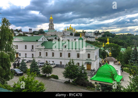 Grande Laure de Pechersk de Kiev panoramique complexe Vue sur le clocher et la cathédrale Ouspenski Sobor Banque D'Images