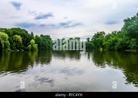 Uman Sofiyivka Arboretum National Park English Landscape Garden Nyzhnii Stav Vue sur le lac Banque D'Images