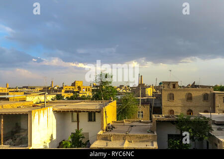 La vieille ville de Khiva Architecture traditionnelle commune Appartement Résidentiel Accueil Chambre avec Vue Ville Minaret Banque D'Images